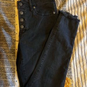 NEW! Never worn! Madewell womens size 28 mid-rise skinny jeans in black.
